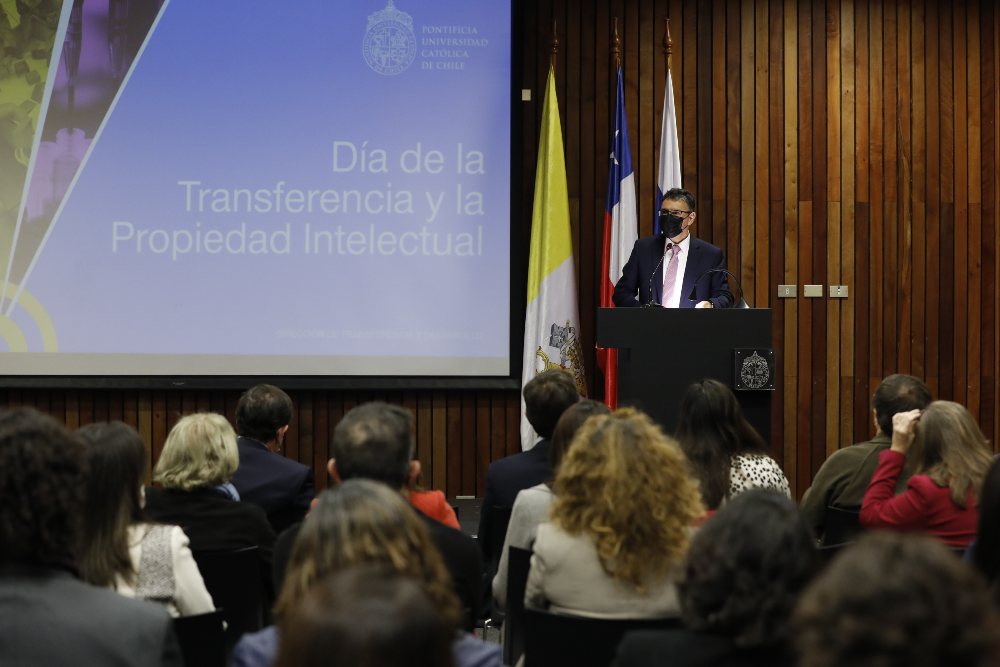 Ministro premios transferencia UC