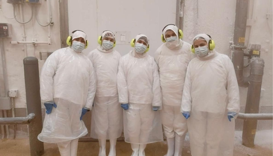 Estudiantes en la pasantía AquaChile