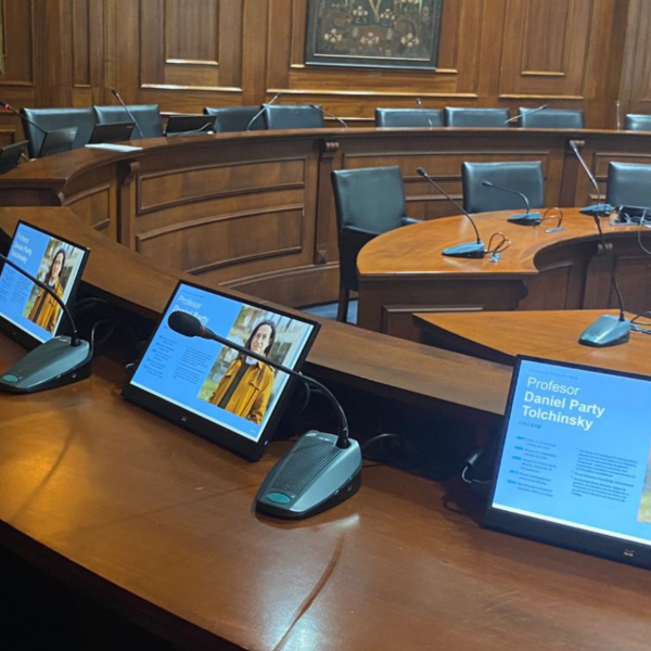 Daniel Party en las pantallas del Honorable Consejo Superior